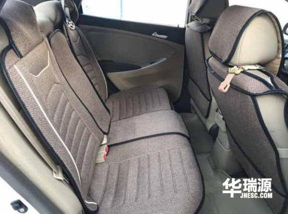 代步小车现代瑞纳，内饰整洁，整体车子的状况好